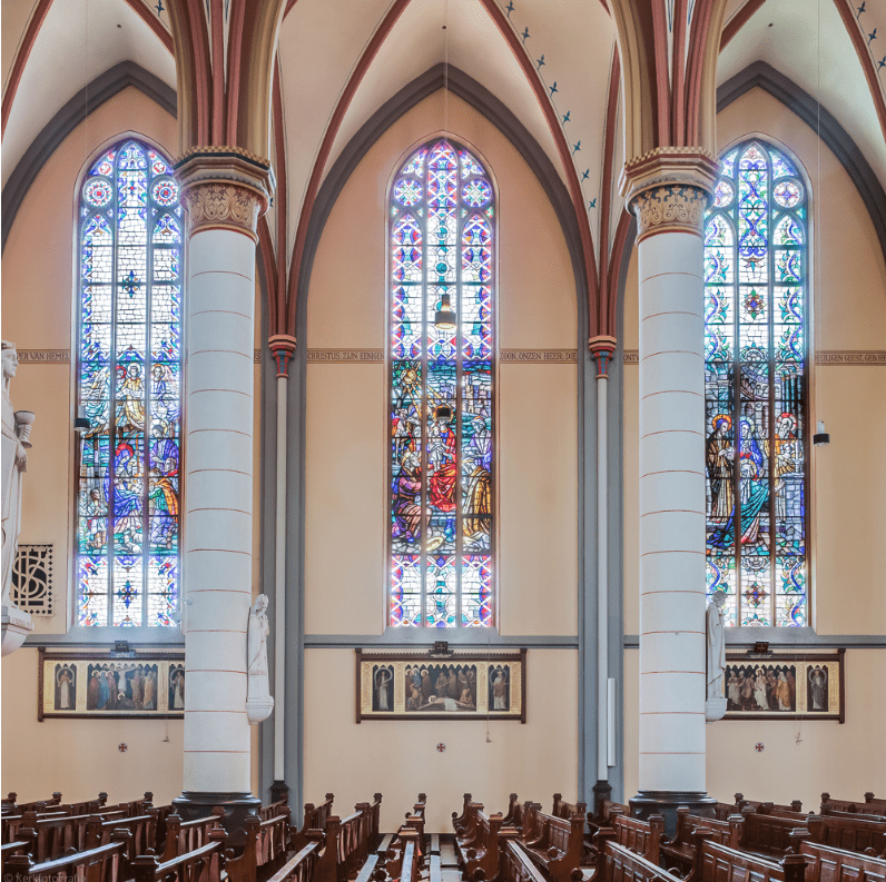 Lambertuskerk in Hengelo ramen Raymond van Bergen