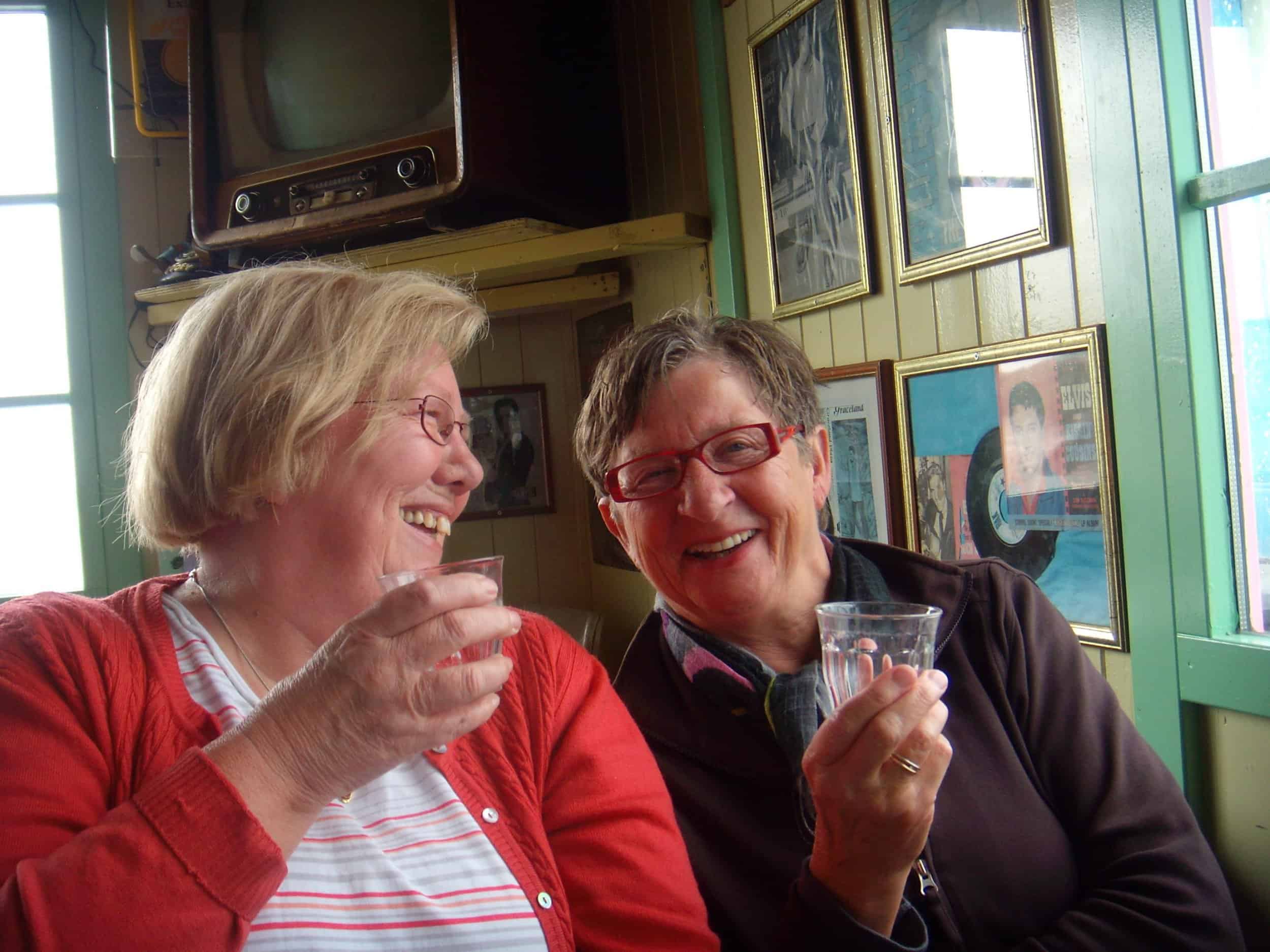 Corrie Plaisier en Nolda Brugmans (ov 2016) in 2010 op terschelling